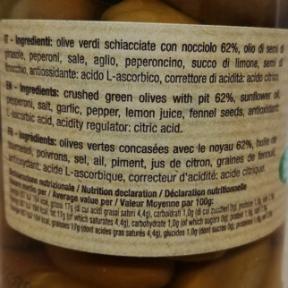 Olives vertes concasées avec le noyau